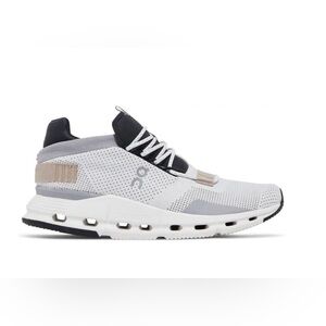 On Cloud Running women’s Gray and Black Sneakers